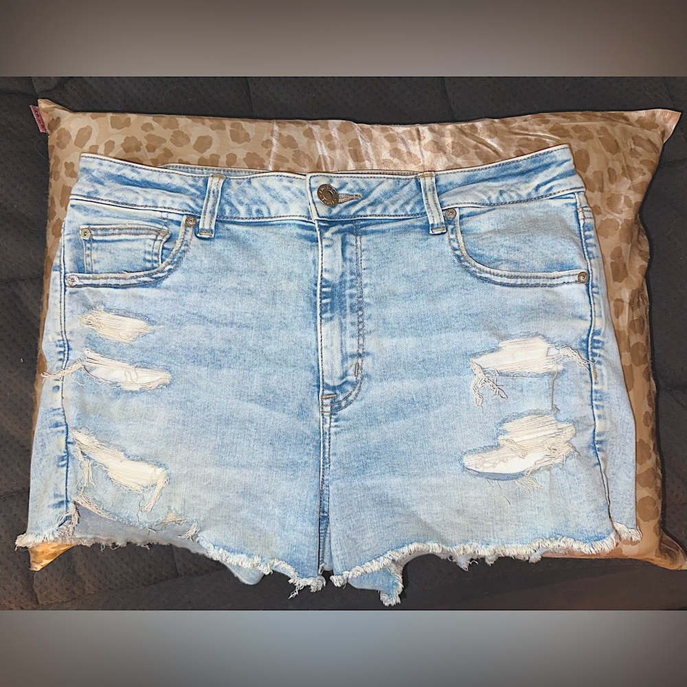 Super stretch size 16 American eagle light wash shorts